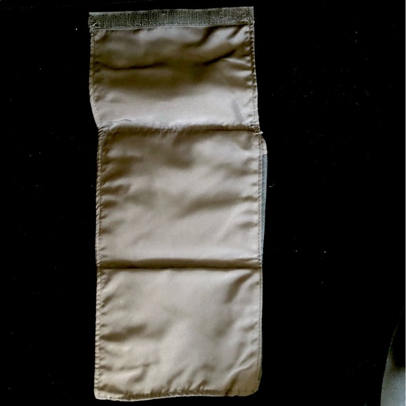 Flight 001 NWOT Athletic & traveler wrist wallet - Picture 7 of 9